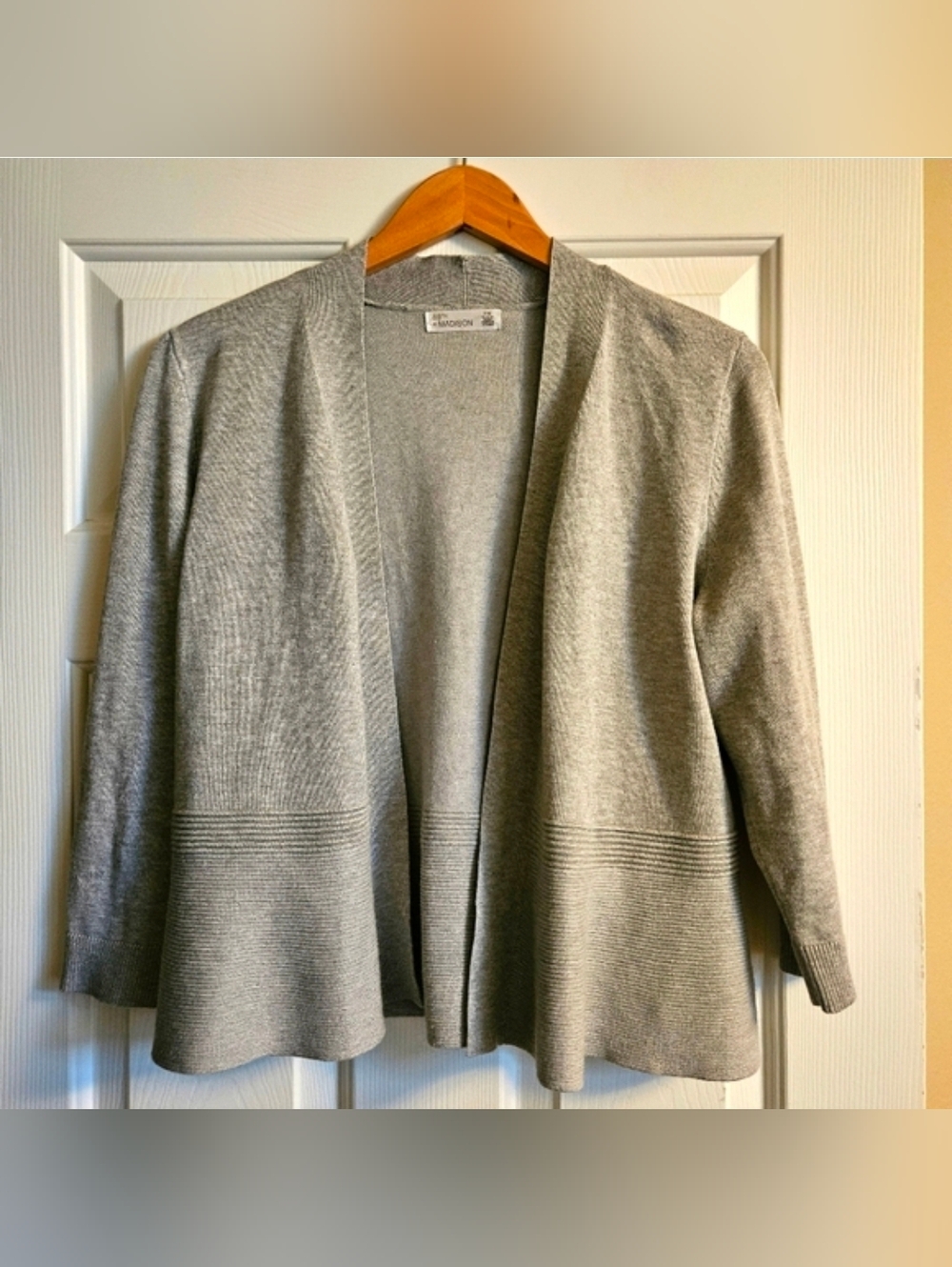 89th & Madison Cardigan Shrug sz M